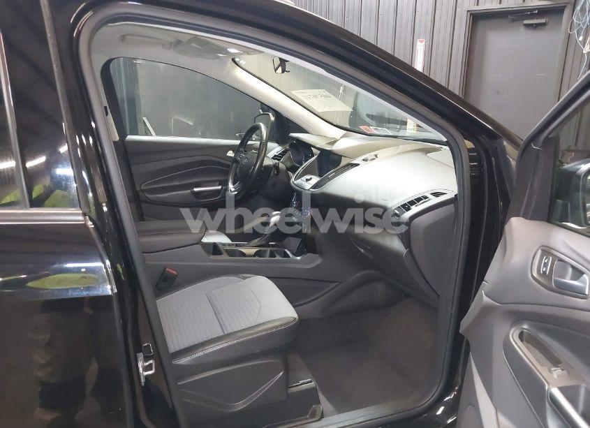 Photo 5 of 2019 Ford Escape SE (VIN 1FMCU9GD3KUB42431)