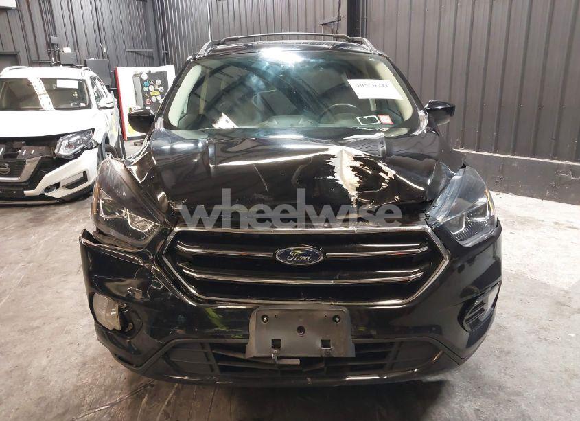Photo 6 of 2019 Ford Escape SE (VIN 1FMCU9GD3KUB42431)