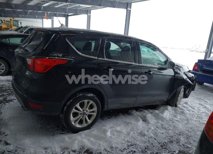 Photo 13 of 2019 Ford Escape SE (VIN 1FMCU9GD3KUC06466)