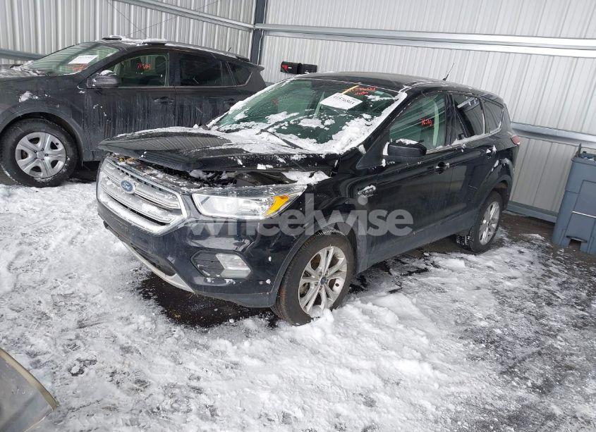 Photo 2 of 2019 Ford Escape SE (VIN 1FMCU9GD3KUC06466)