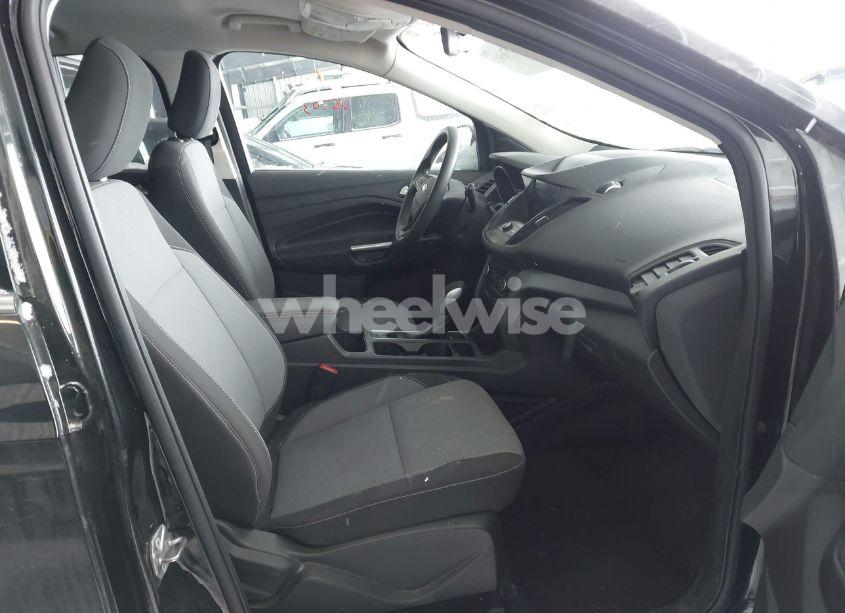 Photo 5 of 2019 Ford Escape SE (VIN 1FMCU9GD3KUC06466)