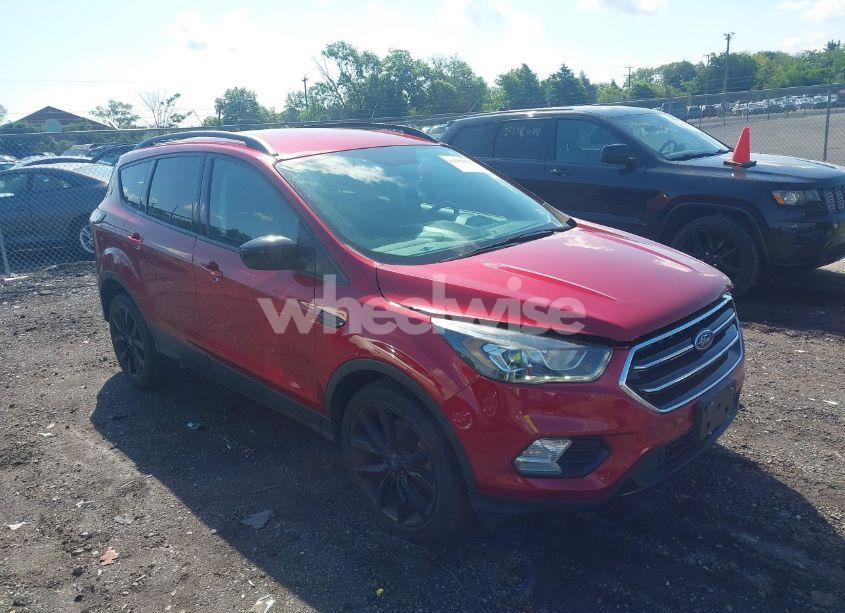 2017 Ford Escape SE (VIN 1FMCU9GD4HUA10240) main photo