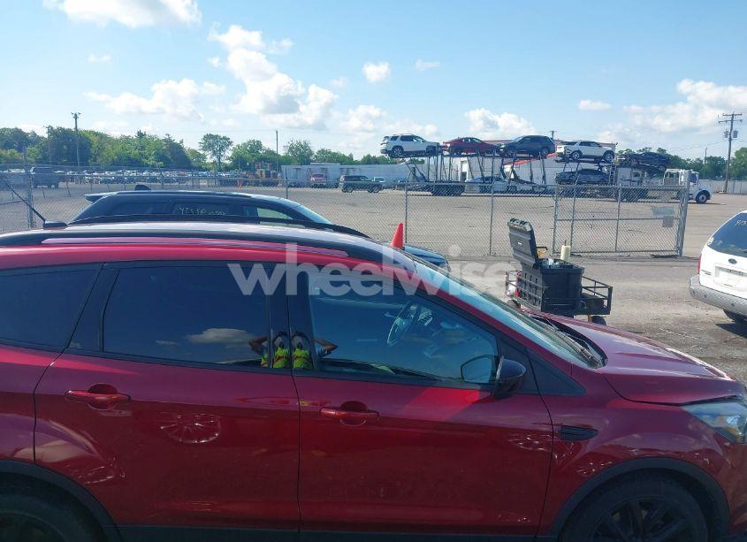 Photo 13 of 2017 Ford Escape SE (VIN 1FMCU9GD4HUA10240)