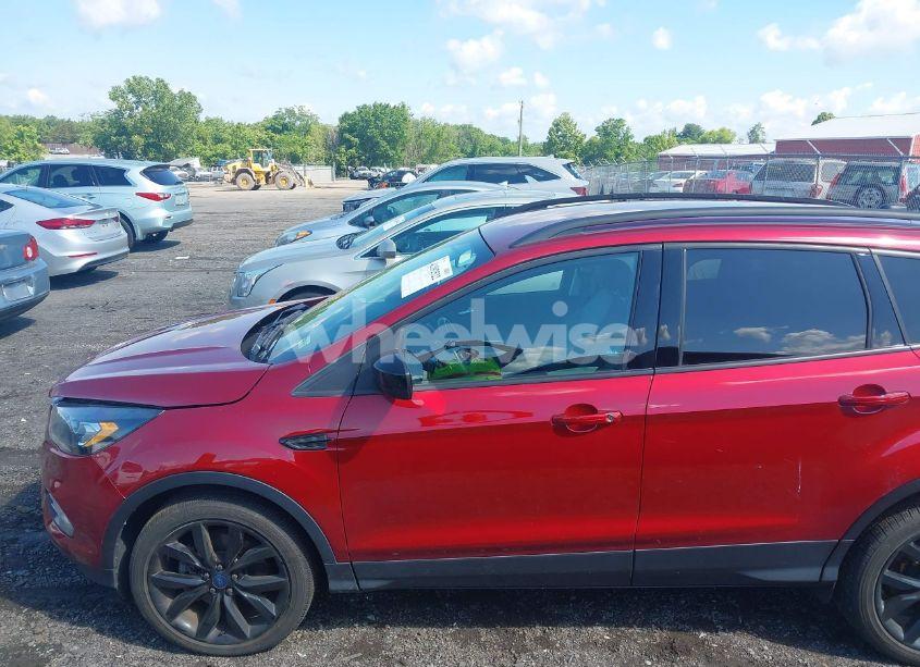 Photo 14 of 2017 Ford Escape SE (VIN 1FMCU9GD4HUA10240)