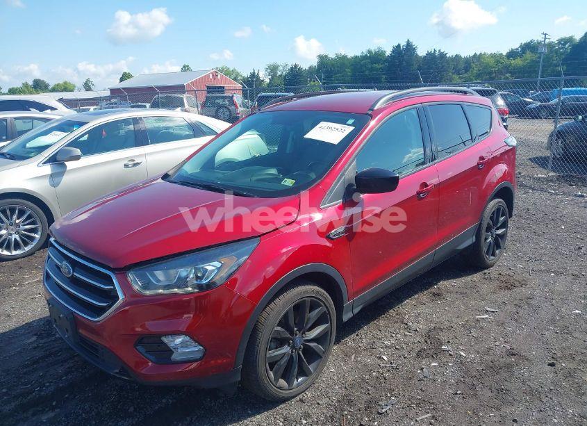 Photo 2 of 2017 Ford Escape SE (VIN 1FMCU9GD4HUA10240)