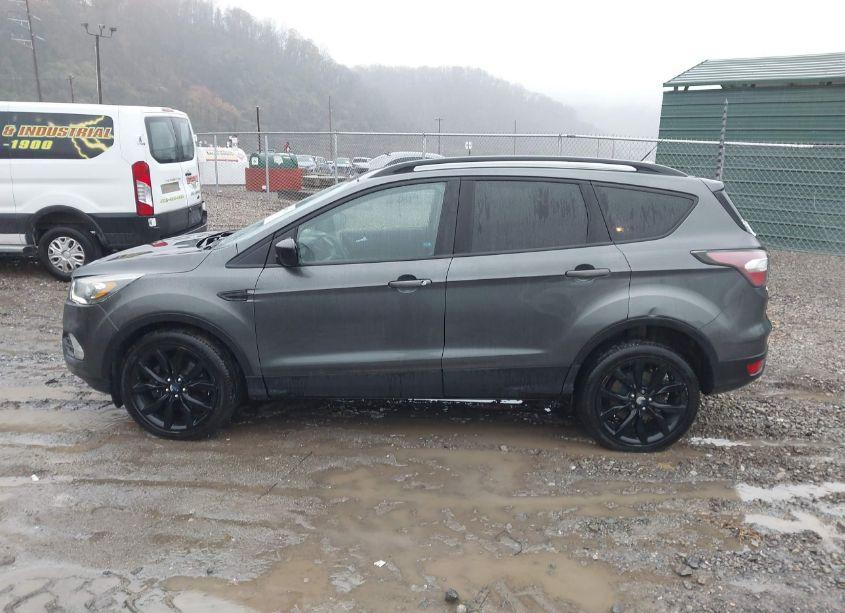 Photo 14 of 2017 Ford Escape SE (VIN 1FMCU9GD4HUA11677)