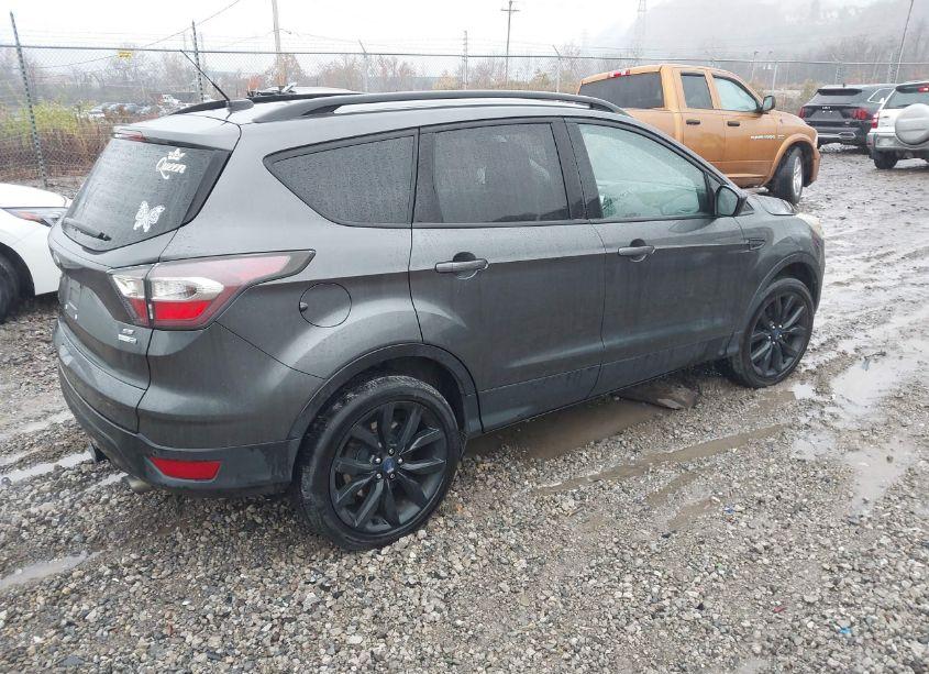 Photo 4 of 2017 Ford Escape SE (VIN 1FMCU9GD4HUA11677)