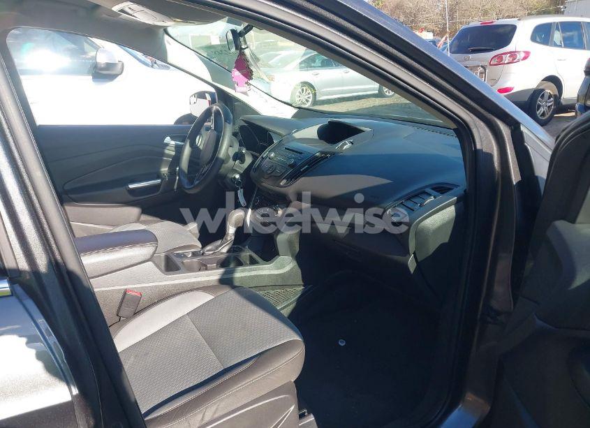 Photo 5 of 2017 Ford Escape SE (VIN 1FMCU9GD4HUA32965)