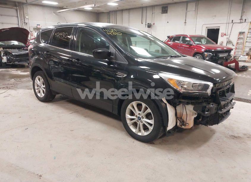 2017 Ford Escape SE (VIN 1FMCU9GD4HUA56439) main photo