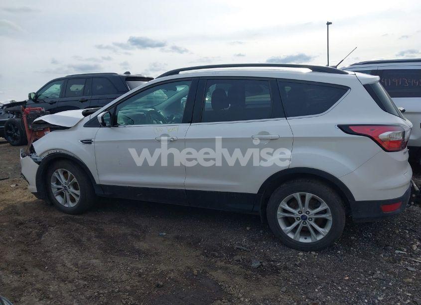Photo 14 of 2017 Ford Escape SE (VIN 1FMCU9GD4HUA60264)