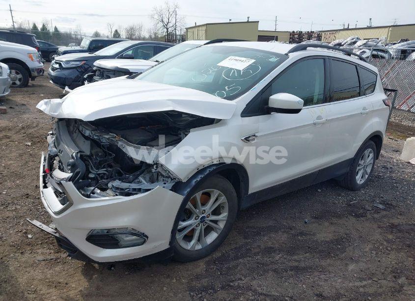 Photo 2 of 2017 Ford Escape SE (VIN 1FMCU9GD4HUA60264)