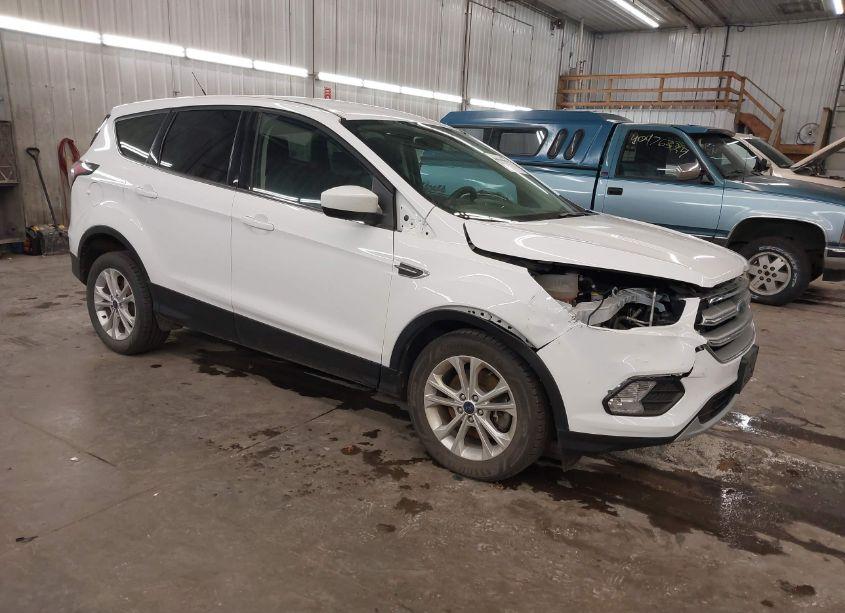 2017 Ford Escape SE (VIN 1FMCU9GD4HUB05784) main photo