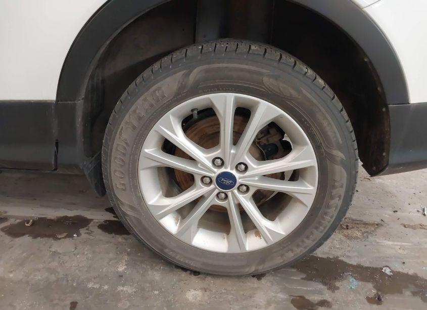 Photo 12 of 2017 Ford Escape SE (VIN 1FMCU9GD4HUB05784)