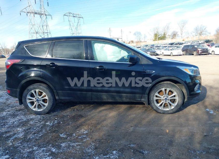 Photo 14 of 2017 Ford Escape SE (VIN 1FMCU9GD4HUB22519)