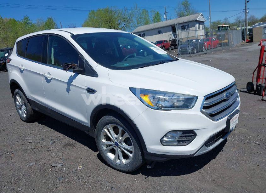 2017 Ford Escape SE (VIN 1FMCU9GD4HUB55262) main photo