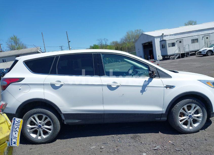Photo 13 of 2017 Ford Escape SE (VIN 1FMCU9GD4HUB55262)