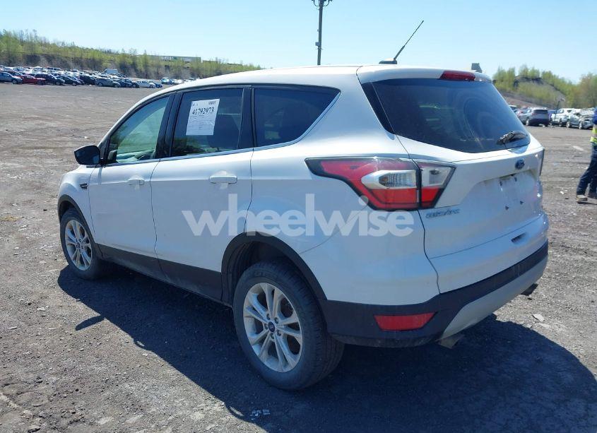 Photo 3 of 2017 Ford Escape SE (VIN 1FMCU9GD4HUB55262)
