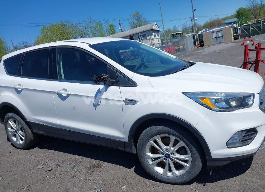 Photo 6 of 2017 Ford Escape SE (VIN 1FMCU9GD4HUB55262)