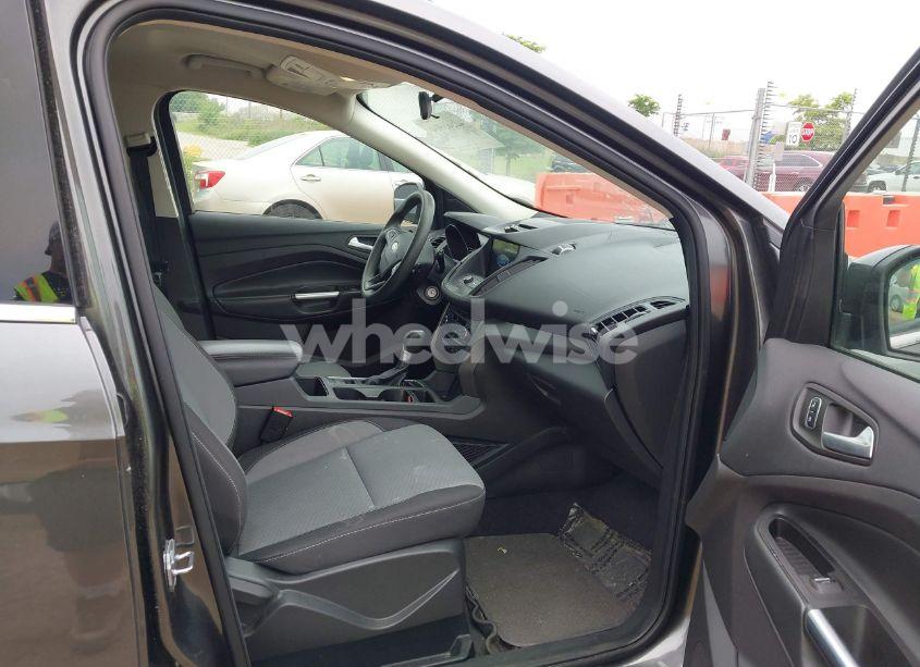 Photo 5 of 2017 Ford Escape SE (VIN 1FMCU9GD4HUC45396)