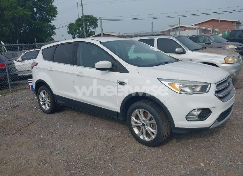 Photo 13 of 2017 Ford Escape SE (VIN 1FMCU9GD4HUC54096)