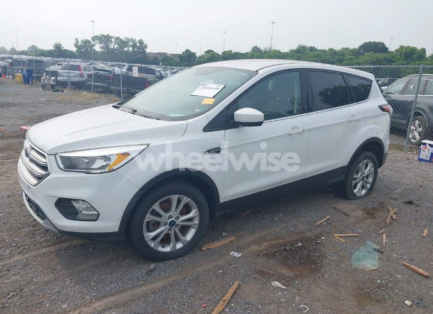 Photo 2 of 2017 Ford Escape SE (VIN 1FMCU9GD4HUC54096)