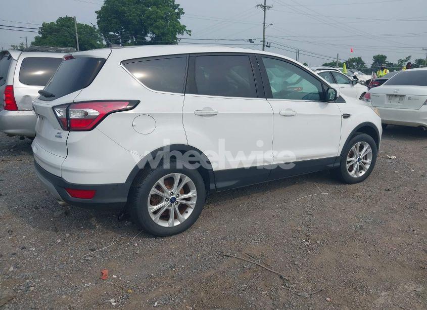 Photo 4 of 2017 Ford Escape SE (VIN 1FMCU9GD4HUC54096)