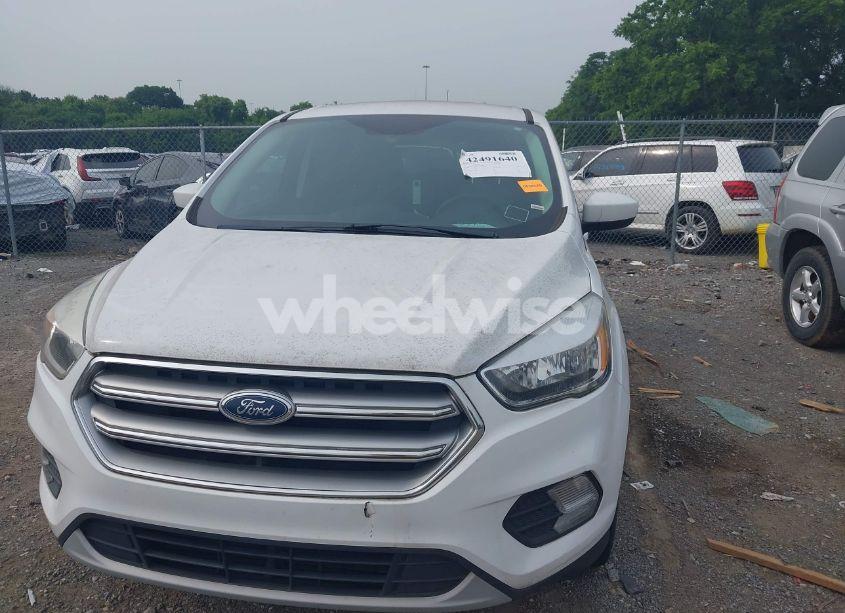 Photo 6 of 2017 Ford Escape SE (VIN 1FMCU9GD4HUC54096)