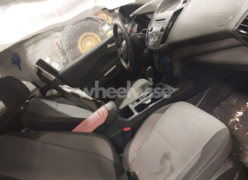 Photo 5 of 2017 Ford Escape SE (VIN 1FMCU9GD4HUD01868)