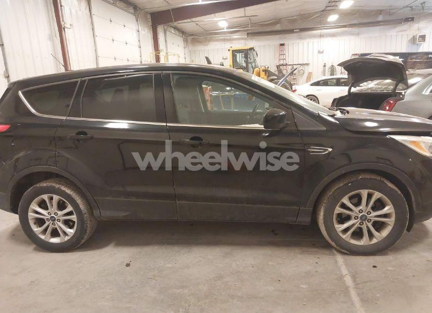 Photo 13 of 2017 Ford Escape SE (VIN 1FMCU9GD4HUD02714)