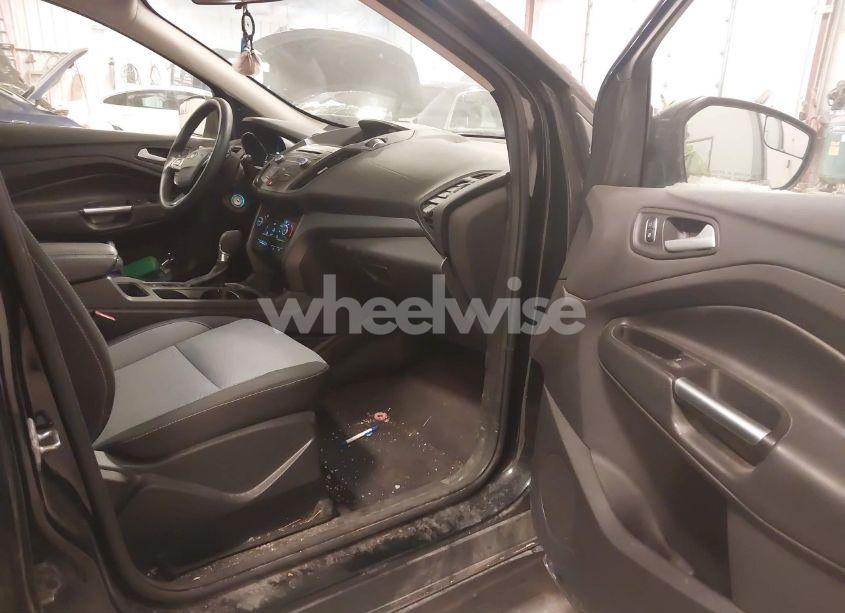 Photo 5 of 2017 Ford Escape SE (VIN 1FMCU9GD4HUD02714)