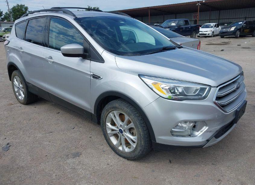 2017 Ford Escape SE (VIN 1FMCU9GD4HUD43330) main photo