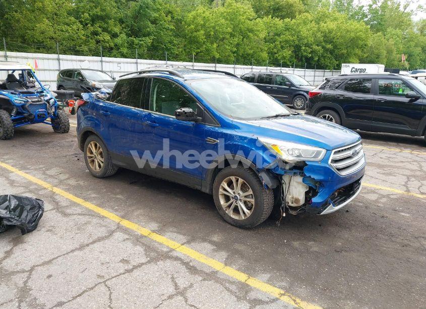 2017 Ford Escape SE (VIN 1FMCU9GD4HUD43490) main photo