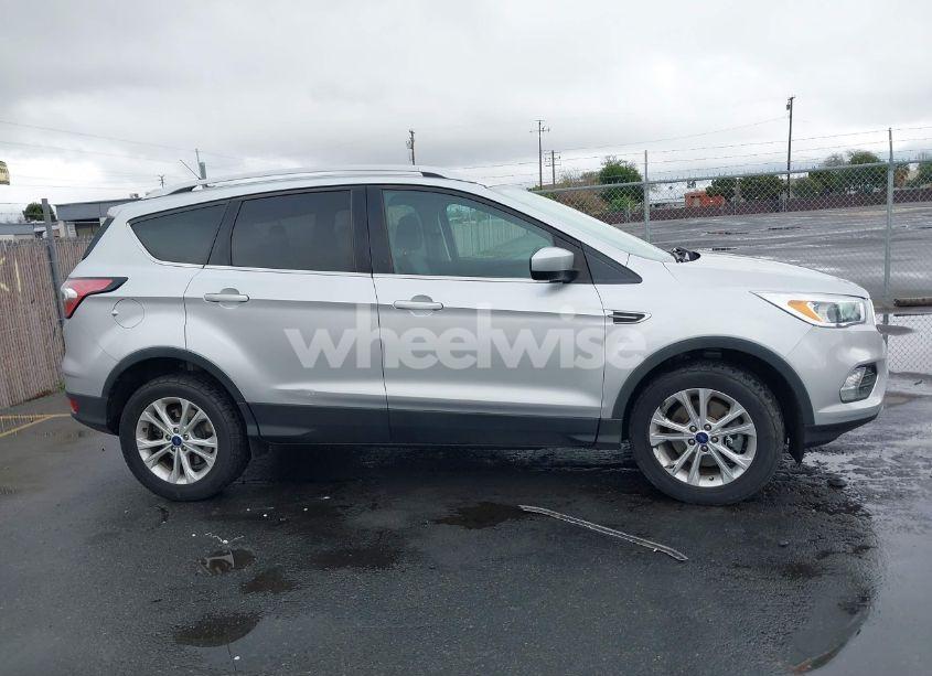 Photo 13 of 2017 Ford Escape SE (VIN 1FMCU9GD4HUD94326)
