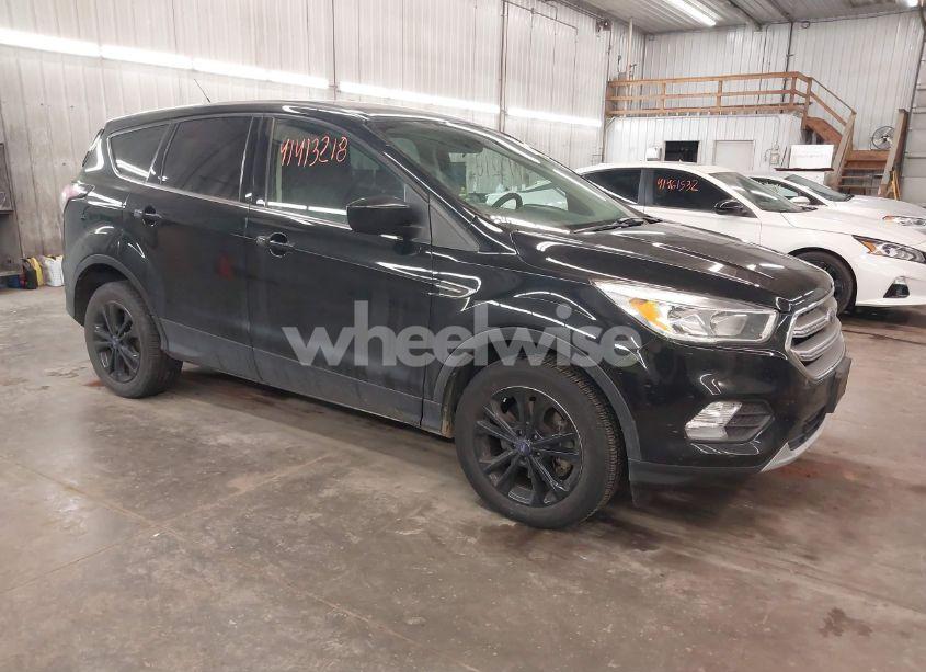 2017 Ford Escape SE (VIN 1FMCU9GD4HUE39507) main photo