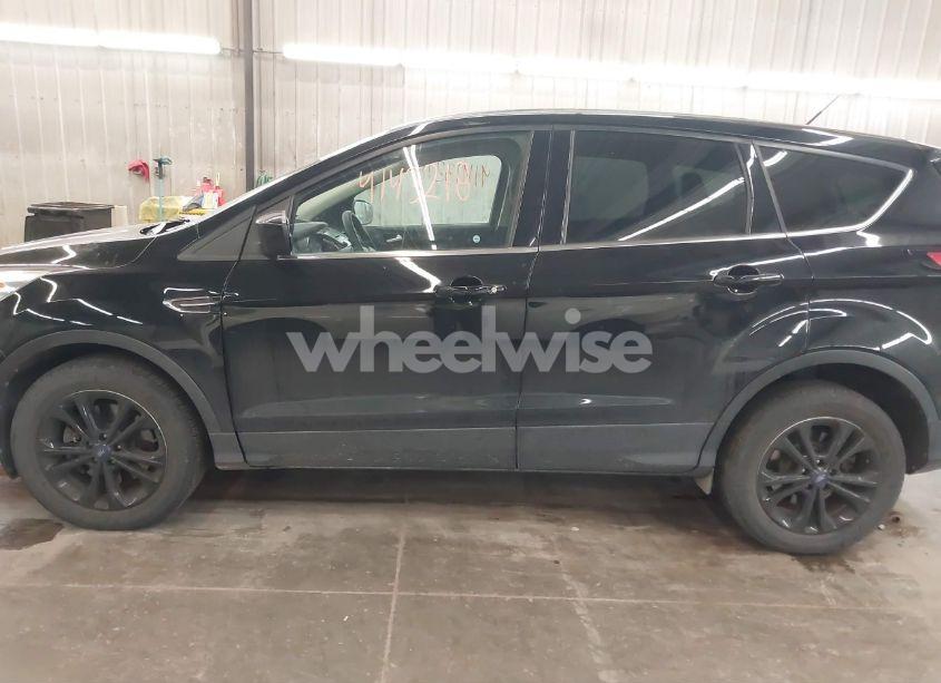 Photo 15 of 2017 Ford Escape SE (VIN 1FMCU9GD4HUE39507)