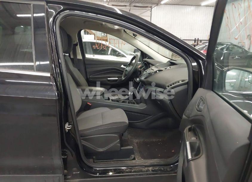 Photo 5 of 2017 Ford Escape SE (VIN 1FMCU9GD4HUE39507)