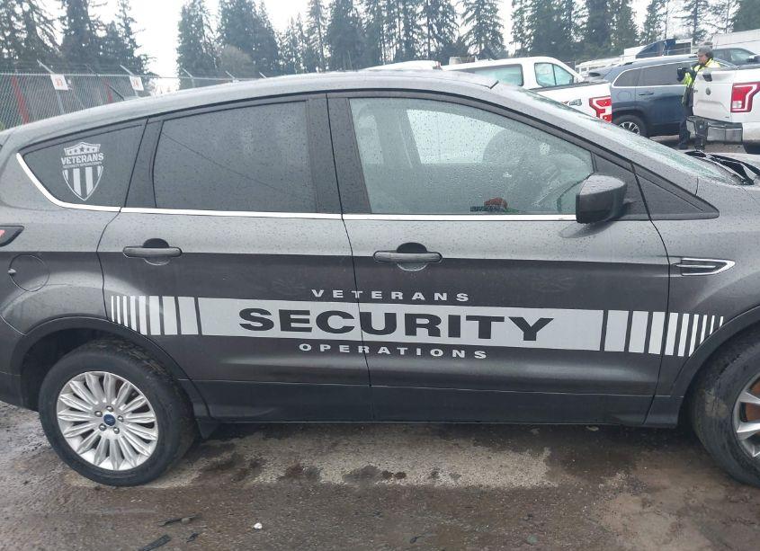 Photo 13 of 2017 Ford Escape SE (VIN 1FMCU9GD4HUE49938)