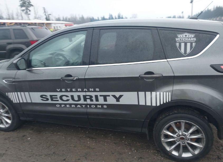 Photo 14 of 2017 Ford Escape SE (VIN 1FMCU9GD4HUE49938)