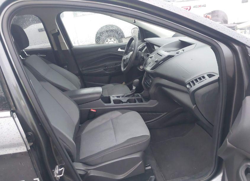 Photo 5 of 2017 Ford Escape SE (VIN 1FMCU9GD4HUE49938)