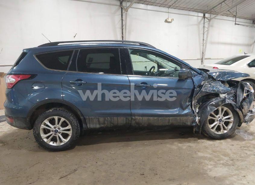 Photo 13 of 2018 Ford Escape SE (VIN 1FMCU9GD4JUA01530)