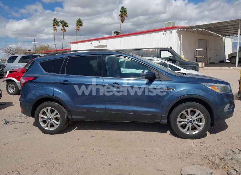 Photo 13 of 2018 Ford Escape SE (VIN 1FMCU9GD4JUA28579)