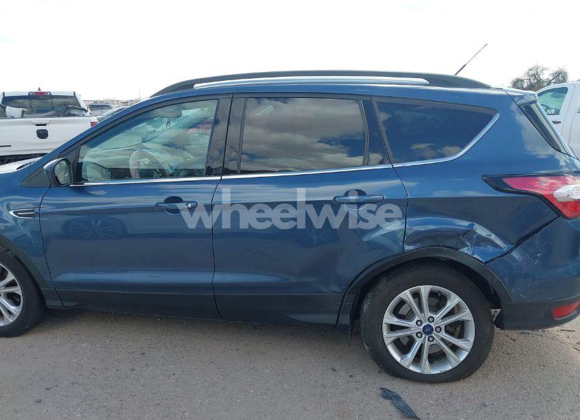Photo 14 of 2018 Ford Escape SE (VIN 1FMCU9GD4JUA28579)