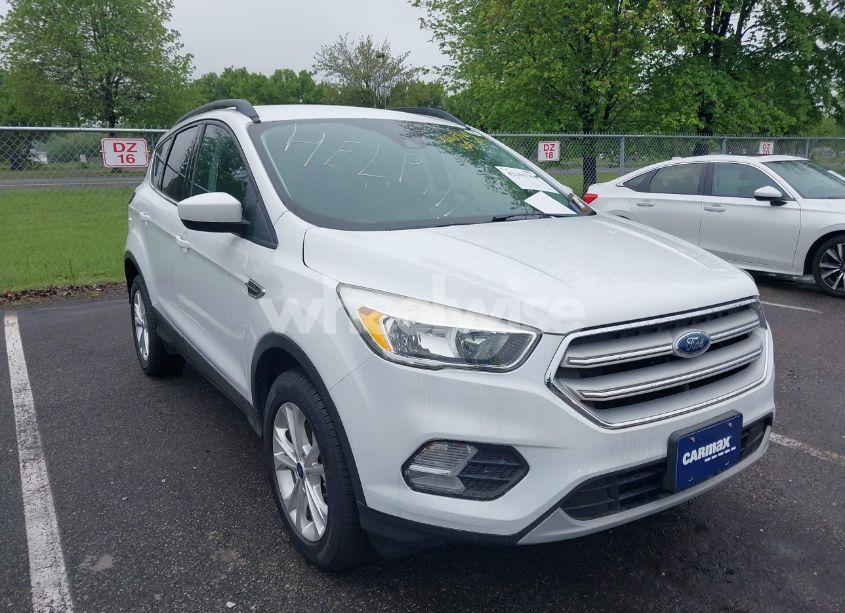 2018 Ford Escape SE (VIN 1FMCU9GD4JUA35340) main photo