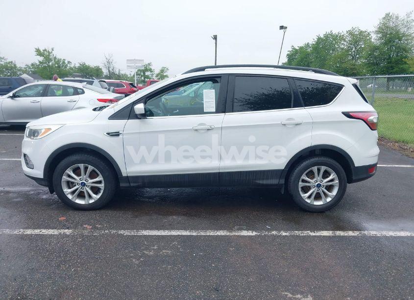 Photo 14 of 2018 Ford Escape SE (VIN 1FMCU9GD4JUA35340)