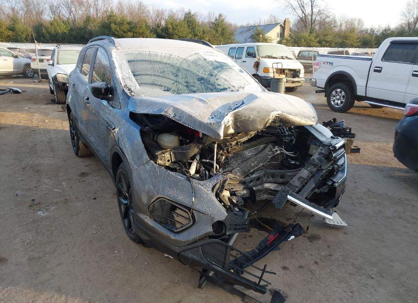 2018 Ford Escape SE (VIN 1FMCU9GD4JUA61582) main photo