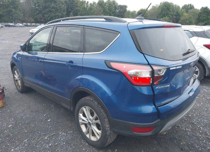 Photo 3 of 2018 Ford Escape SE (VIN 1FMCU9GD4JUA95361)