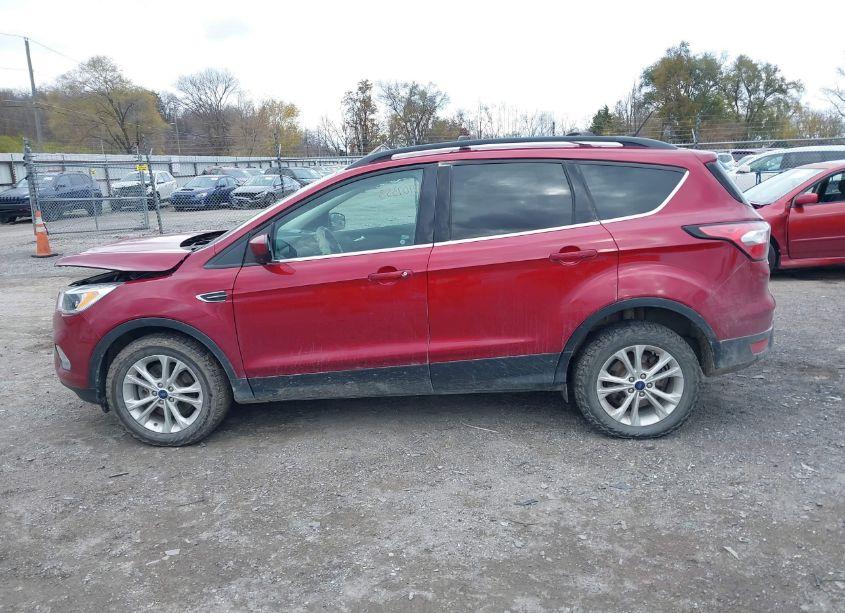 Photo 14 of 2018 Ford Escape SE (VIN 1FMCU9GD4JUB09680)