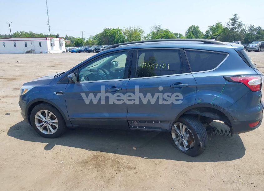 Photo 14 of 2018 Ford Escape SE (VIN 1FMCU9GD4JUB28858)