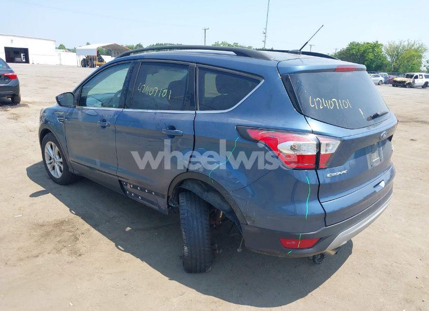 Photo 3 of 2018 Ford Escape SE (VIN 1FMCU9GD4JUB28858)