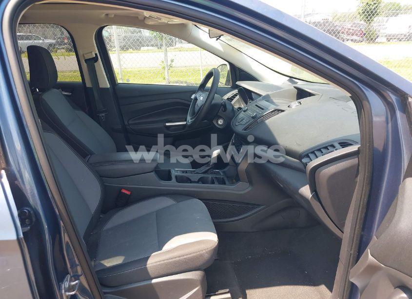 Photo 5 of 2018 Ford Escape SE (VIN 1FMCU9GD4JUB28858)